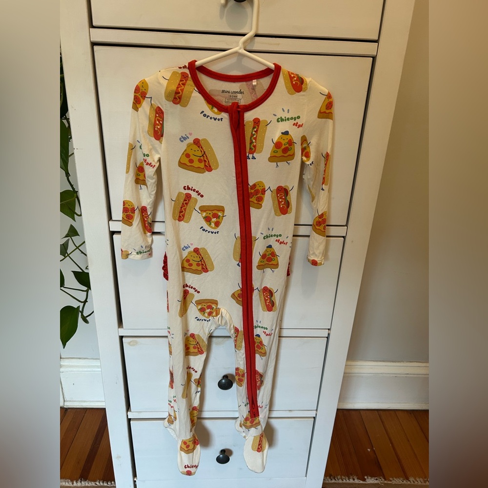 Toddler Chicago-themed footie pajamas Alice & Wander 18-24M ruffle butt soft